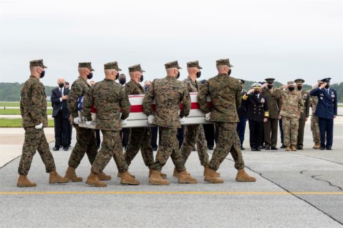 Homenaje a militares muertos de EU.