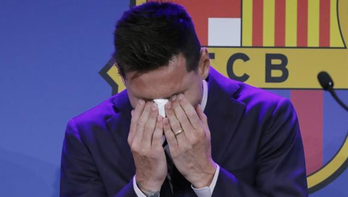 Messi usó un pañuelo para secarse las lágrimas