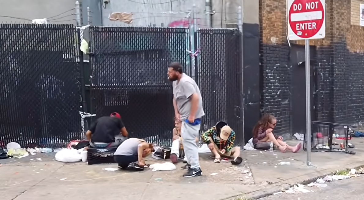 Vida Zombie en Filadelfia! Las escalofriantes imágenes del mundo de las  drogas en video