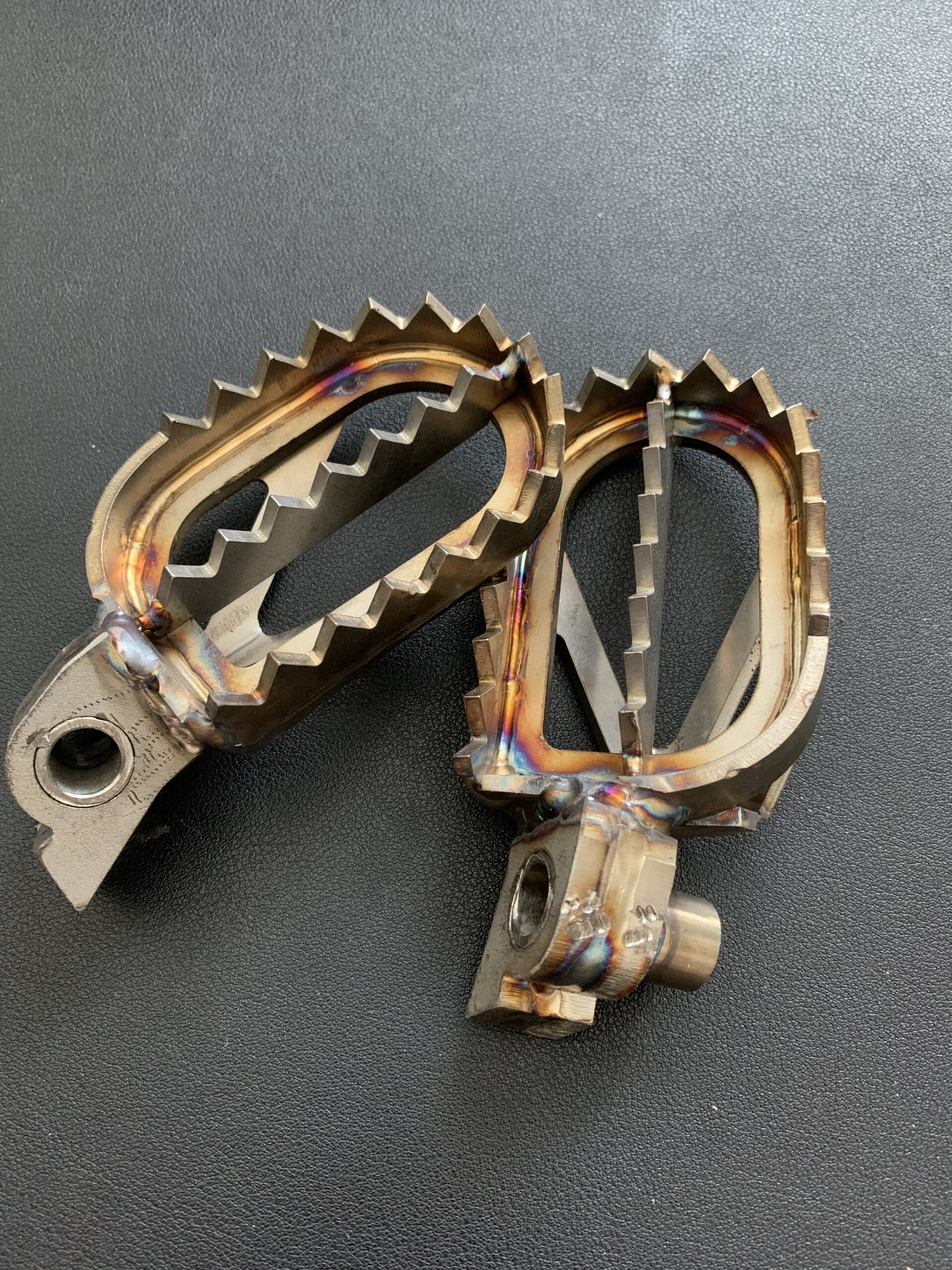Yamaha YZ 125 & 250 Factory Looking Foot pegs