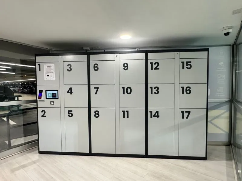 Smart locker use case for Luggage Lockers