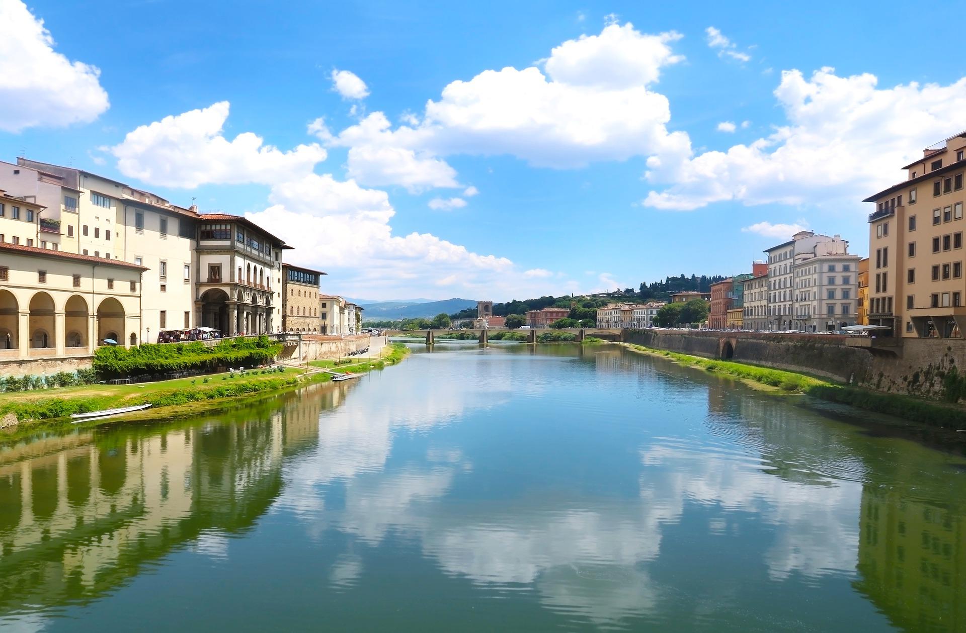 Barberino Designer Outlet  Au cœur de la Toscane, l'endroit parfait pour  faire du shopping.