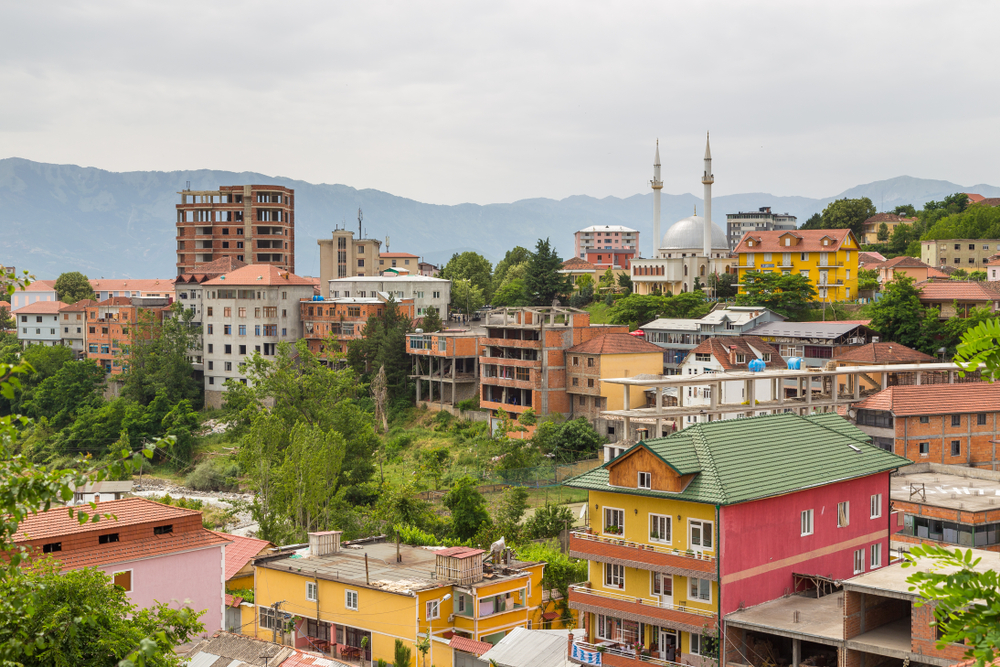 Vista della moschea di Peshkopi