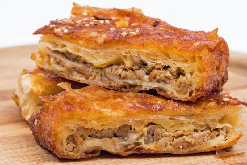 PIE WITH MEAT (BYREK ME MISH)