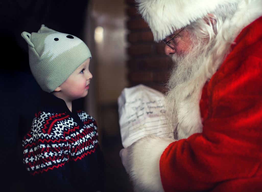 Places to See Father Christmas in Berkshire Windsor Rocks