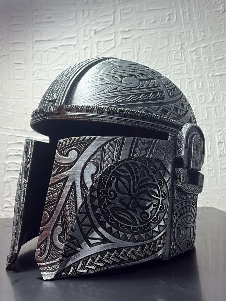Capacete Mandaloriano tribal em tamanho real
