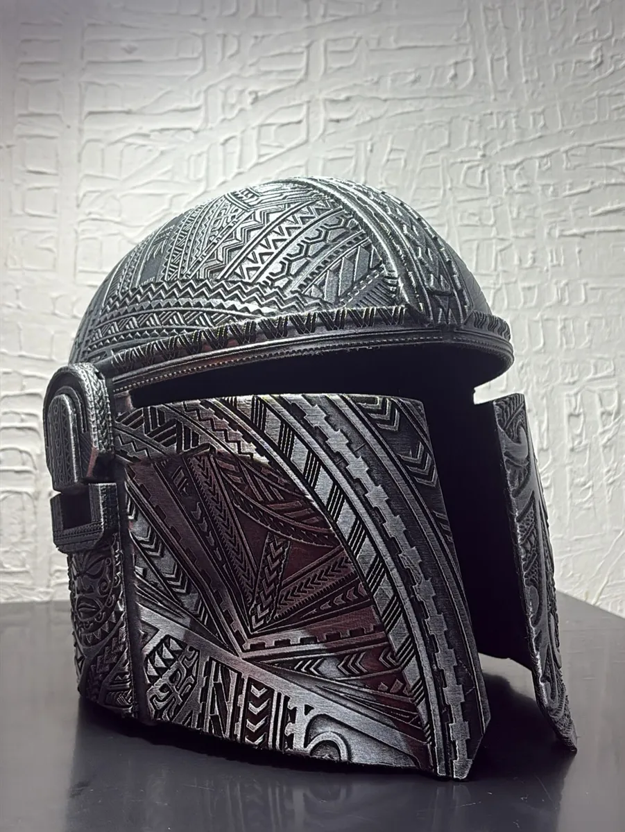 Capacete Mandaloriano tribal em tamanho real