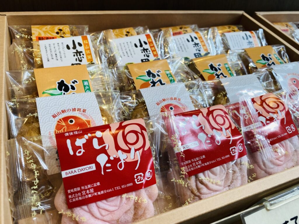 店内に陳列された様々な種類のお菓子