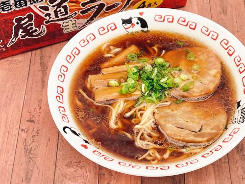 調理された『尾道生ラーメン』。チャーシュー、メンマ、刻みネギが乗せてある。