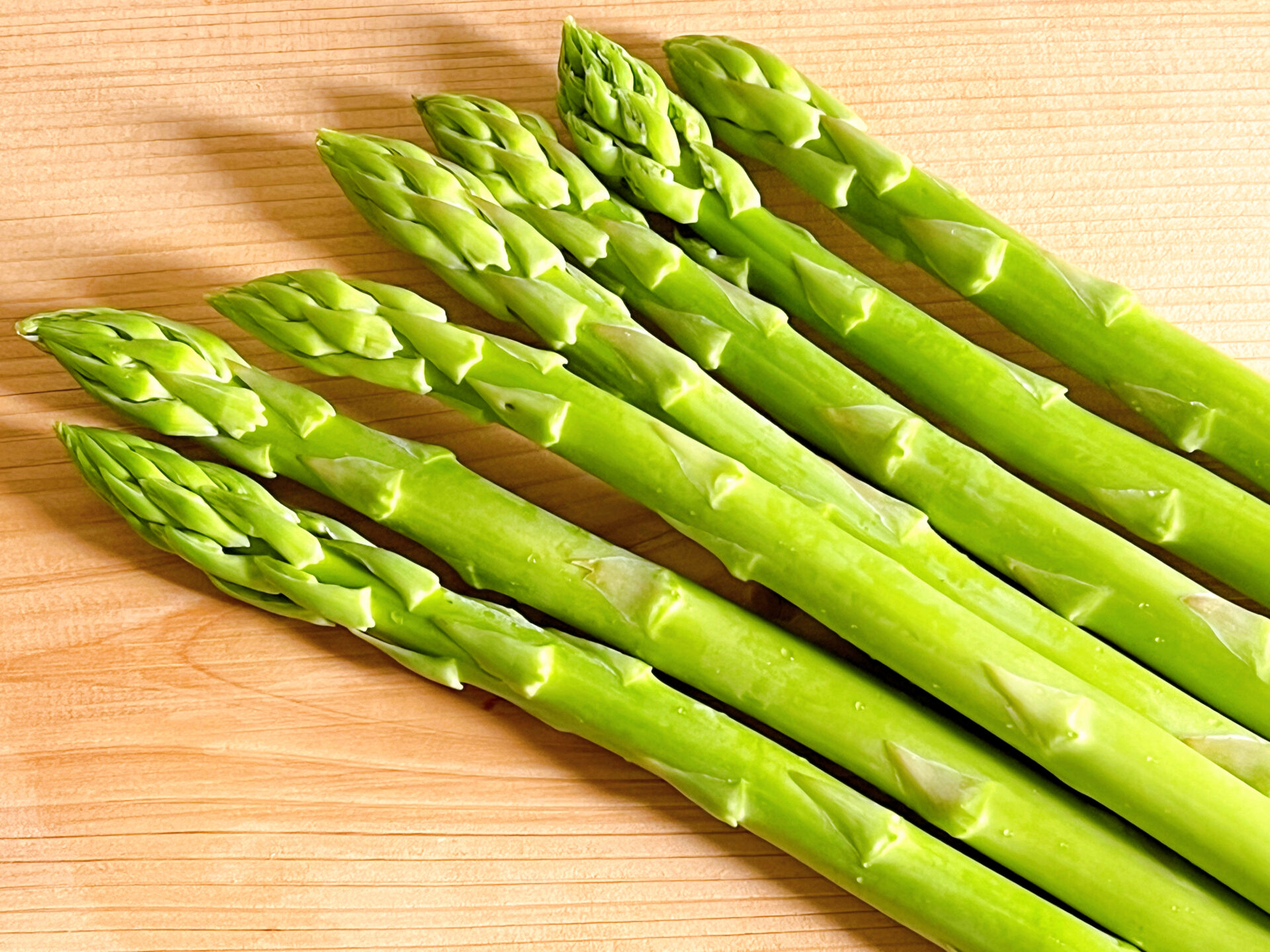 鮮度抜群！高原のまち、世羅が育んだ【極太アスパラガス】 - なじみ