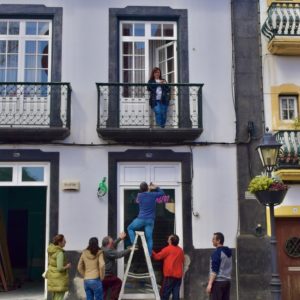 Al Castellanos - Helping Hands