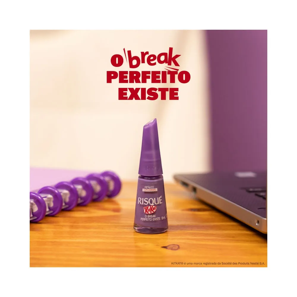 Esmalte Risqué com detalhes da parceria KitKat