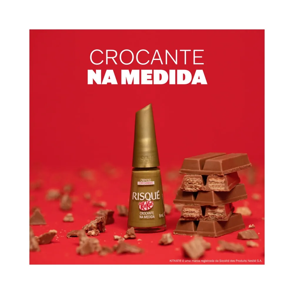 Aplicação do esmalte Risqué & KitKat com pincel preciso