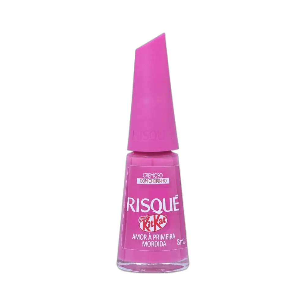 Esmalte Risqué & KitKat na cor rosa com embalagem temática