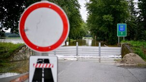 Árvíz a Dunán: lezárták a vámosszabadi határátkelőt a forgalom elől