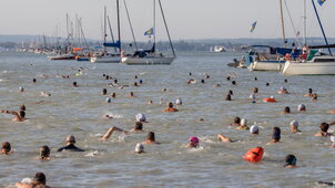 Mindenki megőrült? 17-20 ezer forintba kerül egy nevezés a Balaton-átúszáson