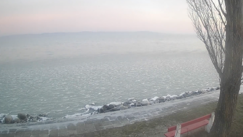 Jegesedik a Balaton