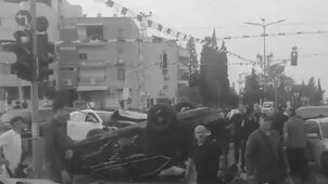 Kitört a botrány Izraelben: Netanjahu nemzetbiztonsági miniszterének autója áthajtott a piroson, majd balesetet okozott és felborult