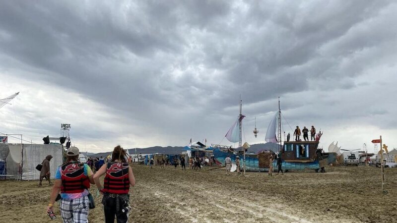 A Burning Man a rituális tüzek helyett idén sártengerré vált