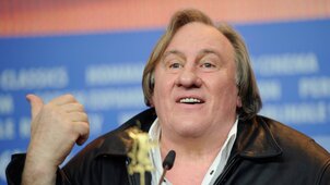 Bilincsben vitték el Gérard Depardieu-t, undorító dolgokkal vádolják a világsztárt