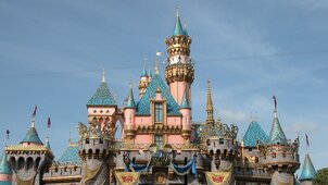 Kitört a pánik Disneylandben: ezrek rekedtek bent a vidámparkban