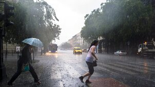 Brutális fordulat jön az időjárásban, az egész országot elmossa az eső