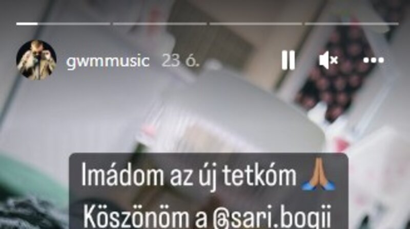 A rapper megvillantotta az új tetoválását.