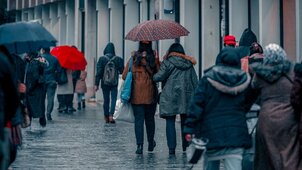 Már itt van a brutális front: térképen mutatjuk, hol fog lecsapni a vihar