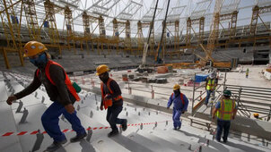 Botrány a katari stadionok miatt: "Halottak vérén épültek"