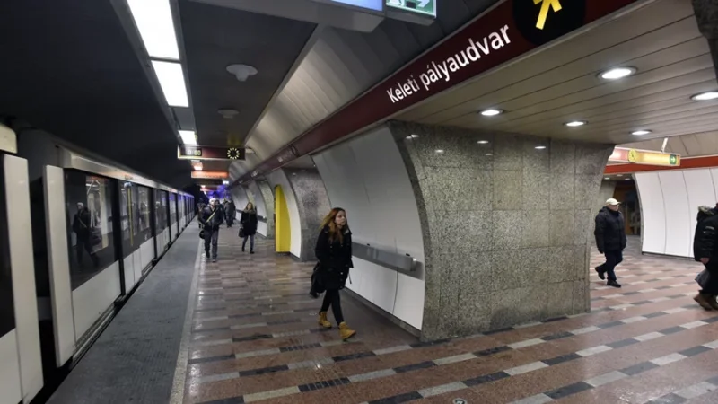 Elgázolt egy embert a 2-es metró Keleti pályaudvar állomásánál