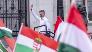 Magyar Péter tüntetése megtöltötte Debrecen főterét