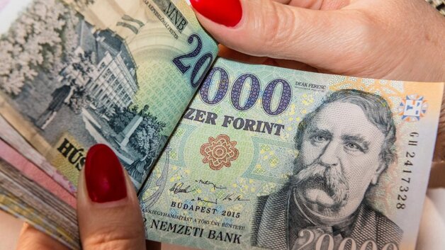 Nem hiszünk a szemünknek: már több mint 600 ezret keresnek a magyarok a KSH szerint