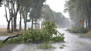Frissítették a riasztást: brutális vihar közelít, 5 vármegye van nagy veszélyben