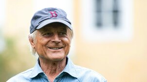 Döbbenetes fotón a 85 éves Terence Hill