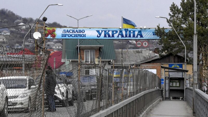 Menekülnek az emberek Ukrajnából