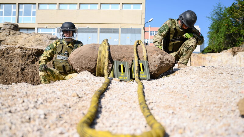 Hatástalanítják a Veszprémben talált légibombát  