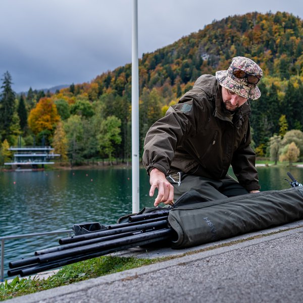 Bushwhacker Baiting Pole System