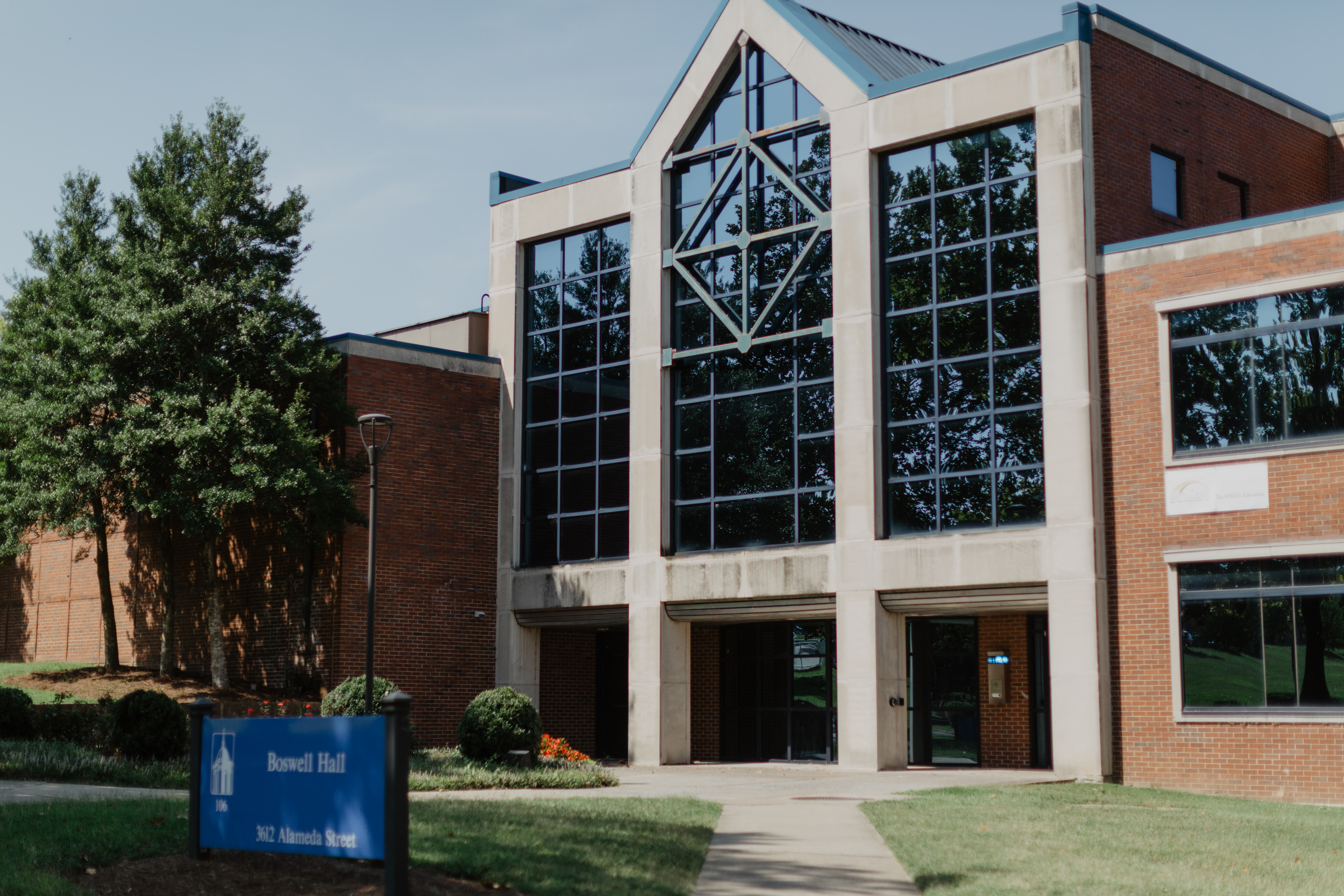 Photograph of the Boswell Science Compex, 2019. Image courtesy of Sydney Whitten. 