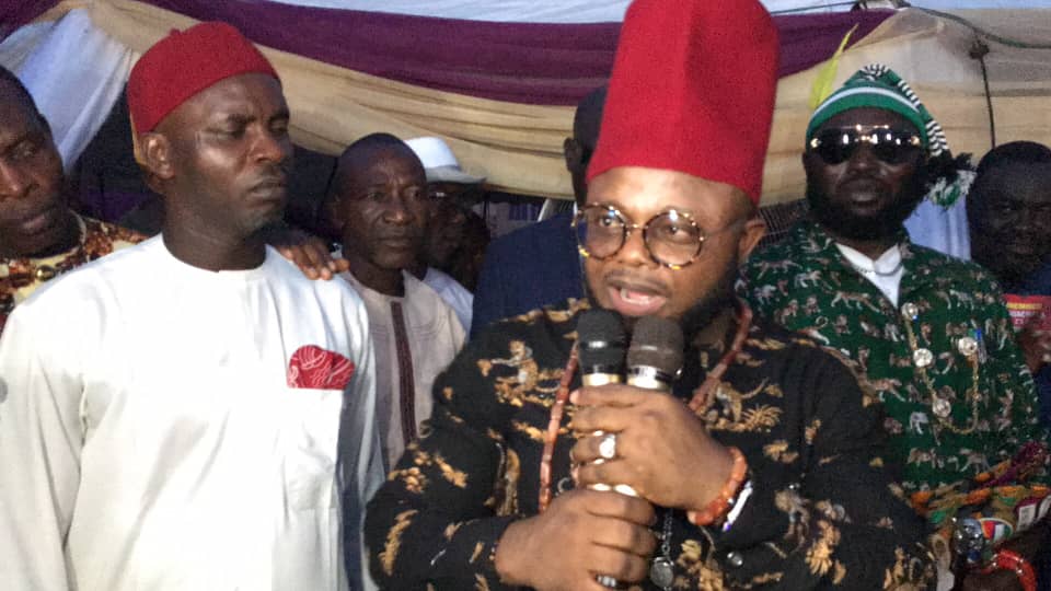 Ebonyi PDP ex-guber candidate, Odii empowers lsuachara community