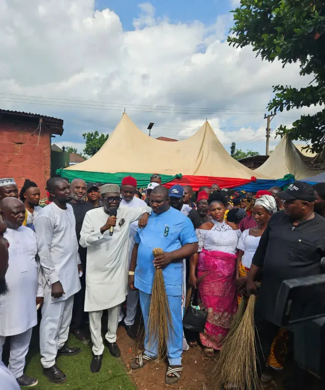 APC collapses LP structure in Enugu LG as over 1000 members defect