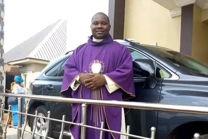 Murdered priest: ‘We have been served cup full of tears’ - Hundreds of clergymen storm death spot  - Image 3