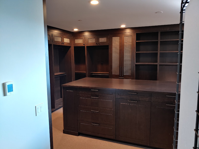 Paramount Cabinet and Design