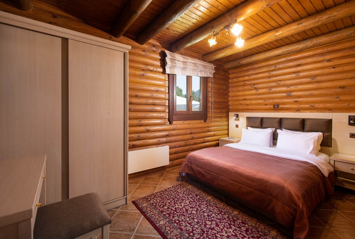 Bed, nightstands and closet in Natura Chalet bedroom