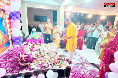 कान्हा के जन्म पर गूंजे भजन, भक्ति में डूबी रॉयल रेगलिया सोसाइटी