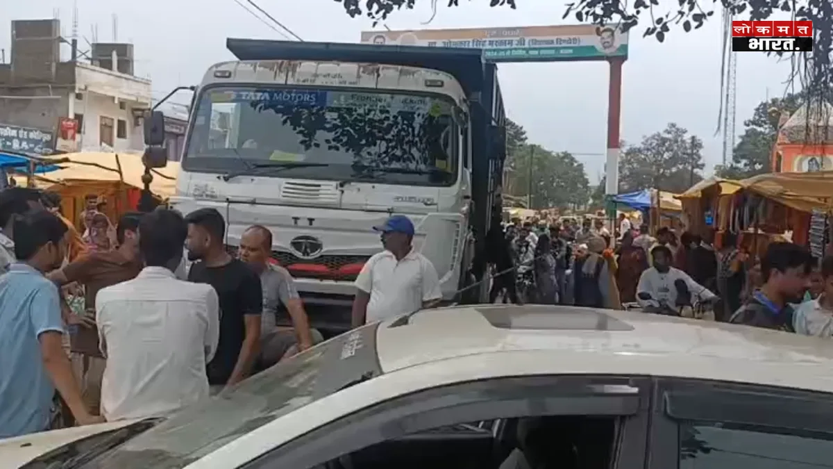 बिजली, मोबाइल नेटवर्क और सड़क की समस्या से नाराज ग्रामीणों ने किया चक्काजाम