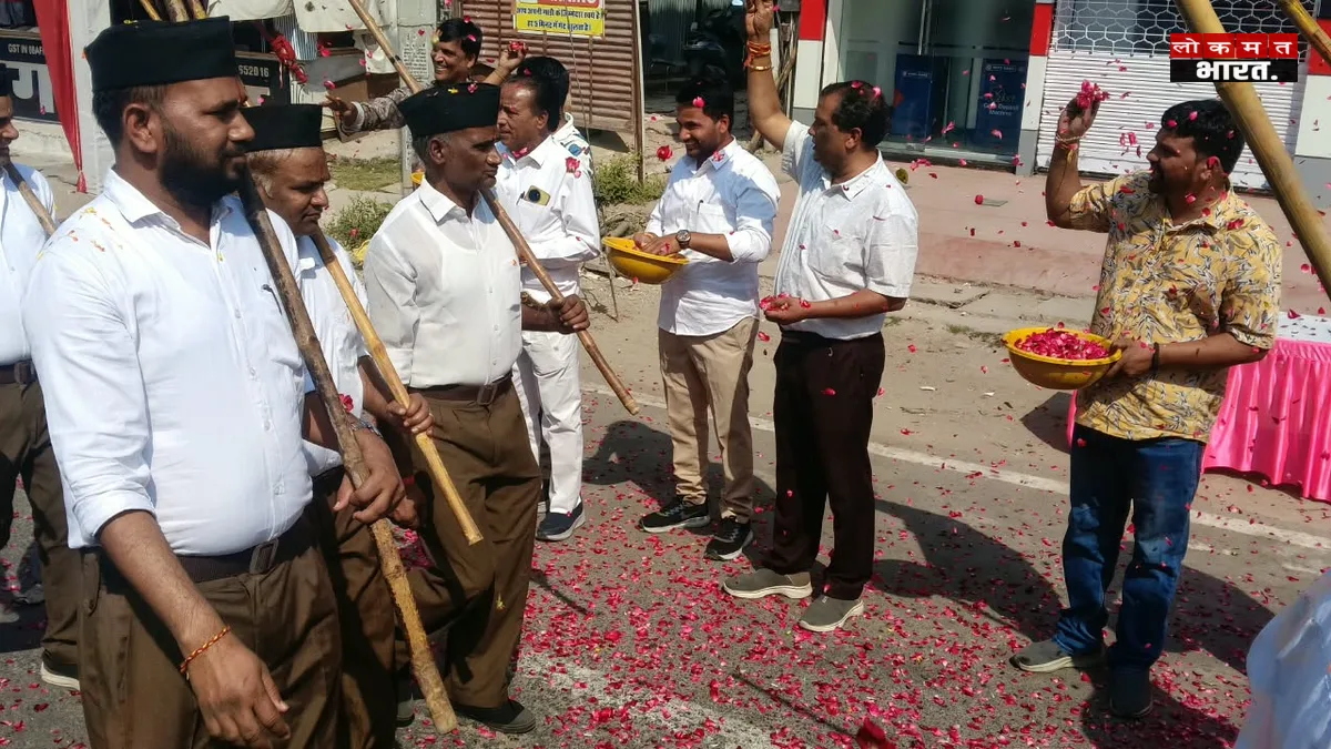 देवली में निकला आरएसएस का पथ संचलन: अटल उद्यान से शुरू होकर शहर के मुख्य मार्गों से गुजरे स्वयंसेवक, जगह-जगह हुआ स्वागत