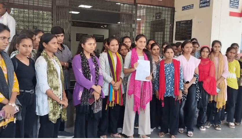 बड़वानी की कन्या छात्रावास की 50+ छात्राओं ने कलेक्टर से लगाई गुहार