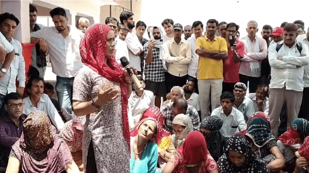 कथित धर्मांतरण मामले में खिरोड़ गांव गरमाया.