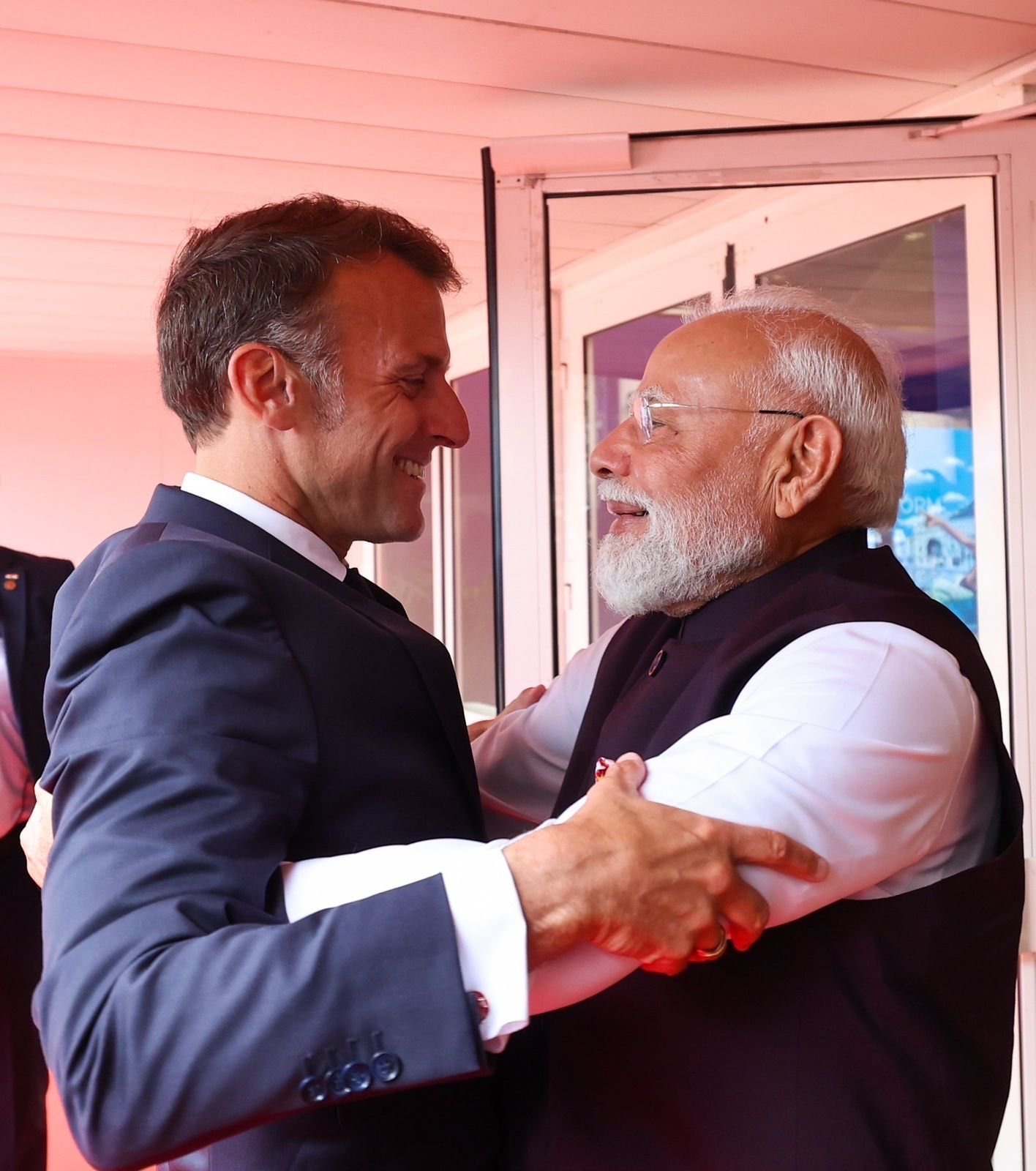 पीएम मोदी ने फ्रांस के राष्ट्रपति मैक्रों से की मुलाकात