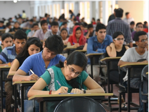 NEET री-एग्जाम से पहले सरकार का बड़ा फैसला 